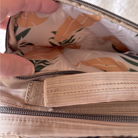 Lug Boomer Crossbody Brushed Gold - Picture 6 of 8